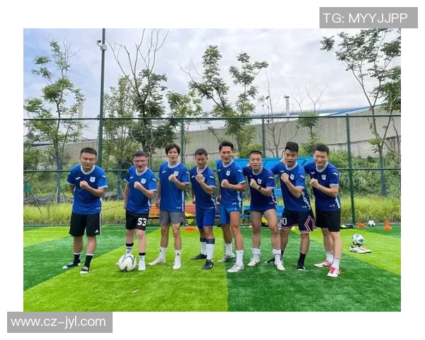 无怨无悔共奋斗足球明星展现团队精神与默契配合 无怨无悔共奋斗足球明星展现团队精神与默契配合