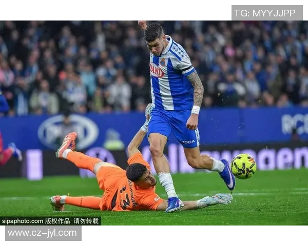 错失绝杀的足球明星背后故事揭晓他如何影响比赛结果